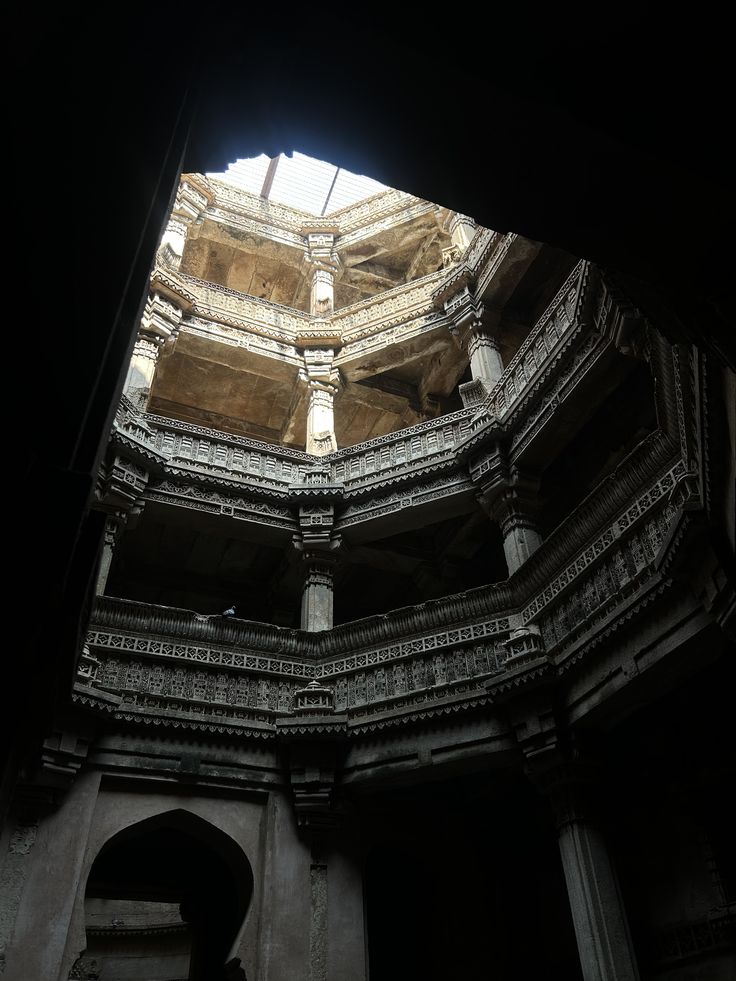 Adalaj Stepwell — carved stone architecture