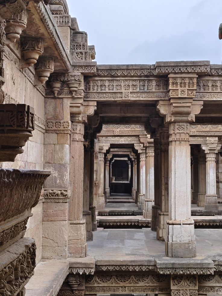 Adalaj Stepwell — detail of carvings